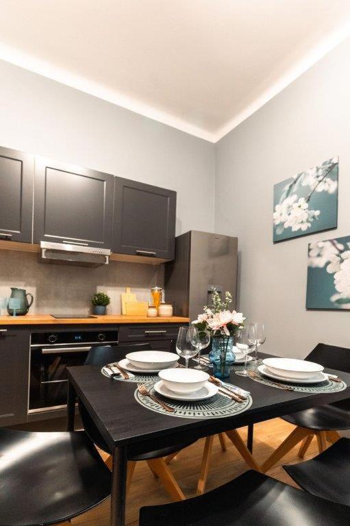 Apartament Far From