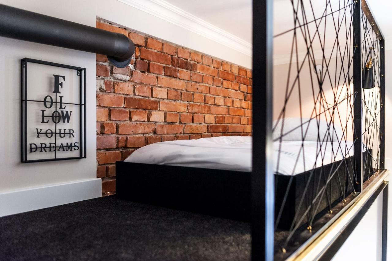 Apartament Far From